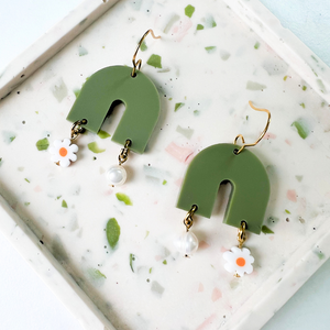 Daisy Chain Gracie Earrings- Olive