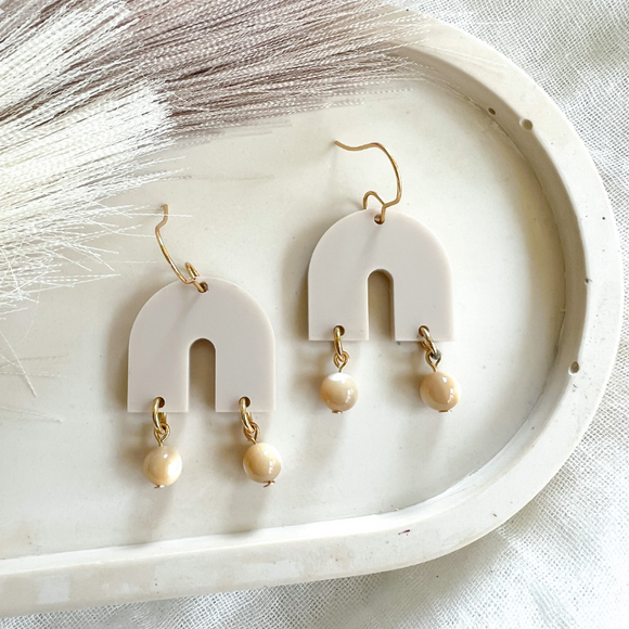 Everyday Gracie Earrings- Ecru & Shell